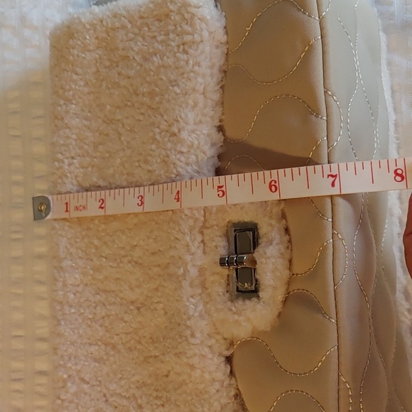 🍁NWOT Quilted Taupe & Sherpa handbag - Picture 10 of 12
